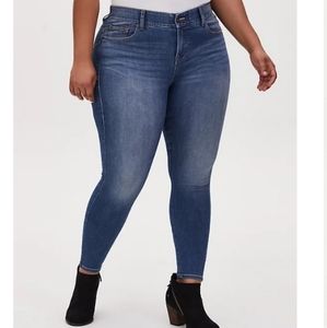 Torrid Premium Bombshell Skinny Jeans Medium Wash
